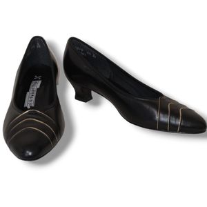 Vtg. 90's Naturalizer Black Low Heel Pump